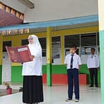 Upacara HAB Kemenag ke-79 di MTsN 2 Tanah Datar, Dipimpin Langsung oleh Kepala Madrasah Ibu Aslinda, M.Pd