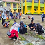 MTsN 2 Tanah Datar Gelar Kegiatan Thaharah Masjid dan Mushola Sambut Bulan Suci Ramadhan 1446 H