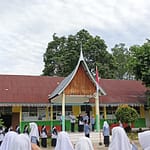 MTsN 2 Tanah Datar Melaksanakan Upacara Peringatan Hari Pendidikan Nasional Tahun 2025