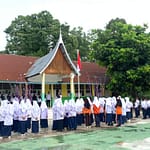 Kepala MTsN 2 Tanah Datar Membuka Secara Resmi Kegiatan Class Meeting Sekaligus Memberikan Arahan Kepada Peserta Didik