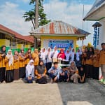 MTsN 2 Tanah Datar Melaksanakan Pembagikan Takjil kepada Masyarakat dan Keluarga Besar MTsN 2 Tanah Datar