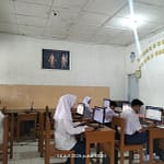 MTsN 2 Tanah Datar Melaksanakan Uji Coba OSN Tingkat Provinsi, Kepala Madrasah Berikan Motivasi Penuh