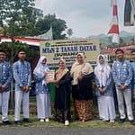 Tim OSIS SMAN 1 Padang Panjang Melaksanakan Sosialisasi “Batik Birru 15” di MTsN 2 Tanah Datar