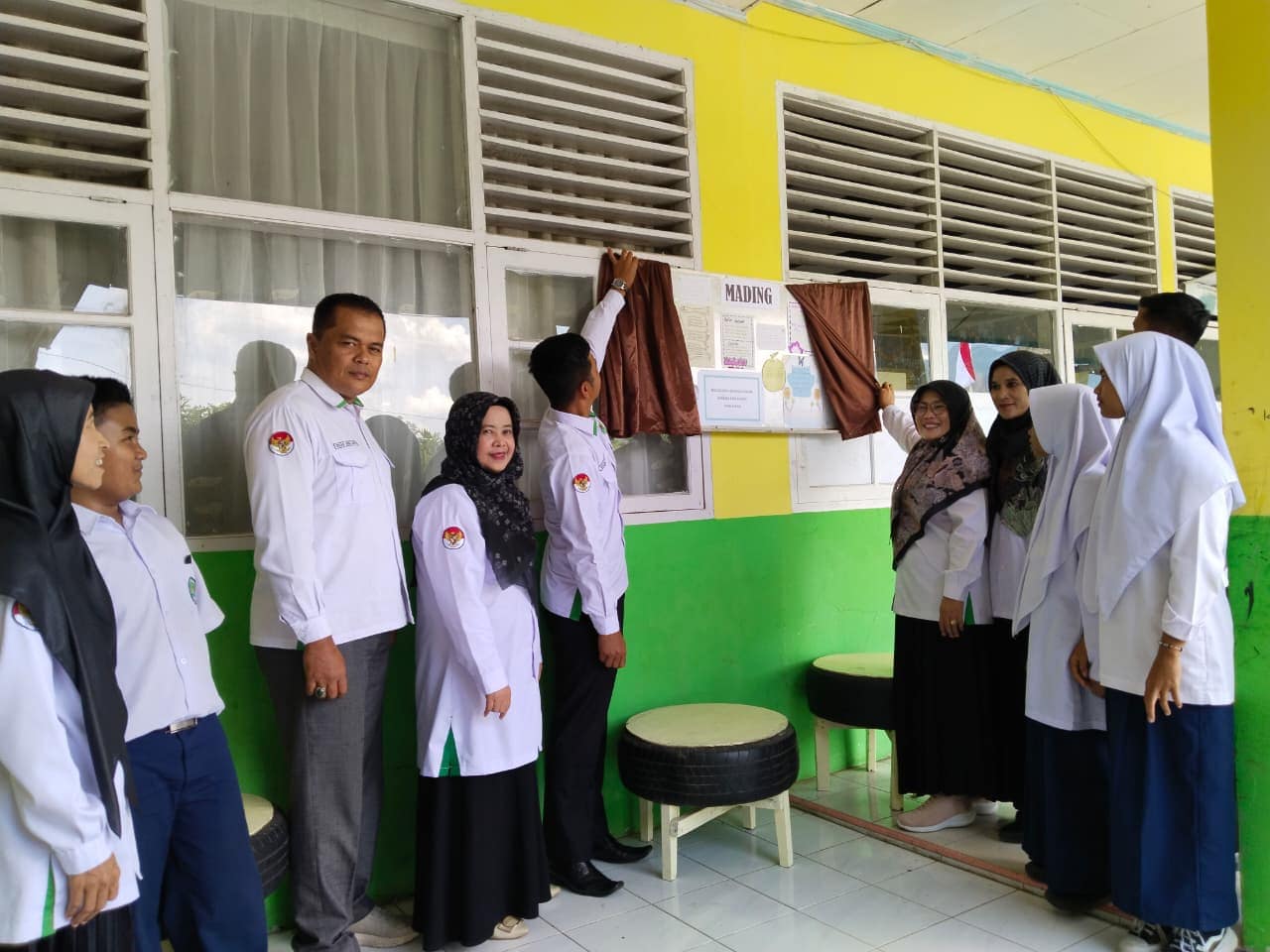 MTsN 2 Tanah Datar Melaunching Mading Madrasah dan Pojok Literasi di ...